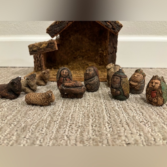SOLD Small nativity scene, 2” figures, carved and painted plaster - Picture 2 of 12
